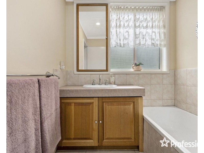 15 Greenville Street, Mooroolbark VIC 3138