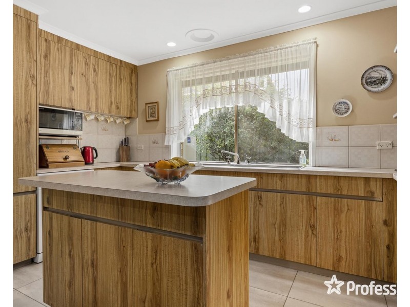 15 Greenville Street, Mooroolbark VIC 3138