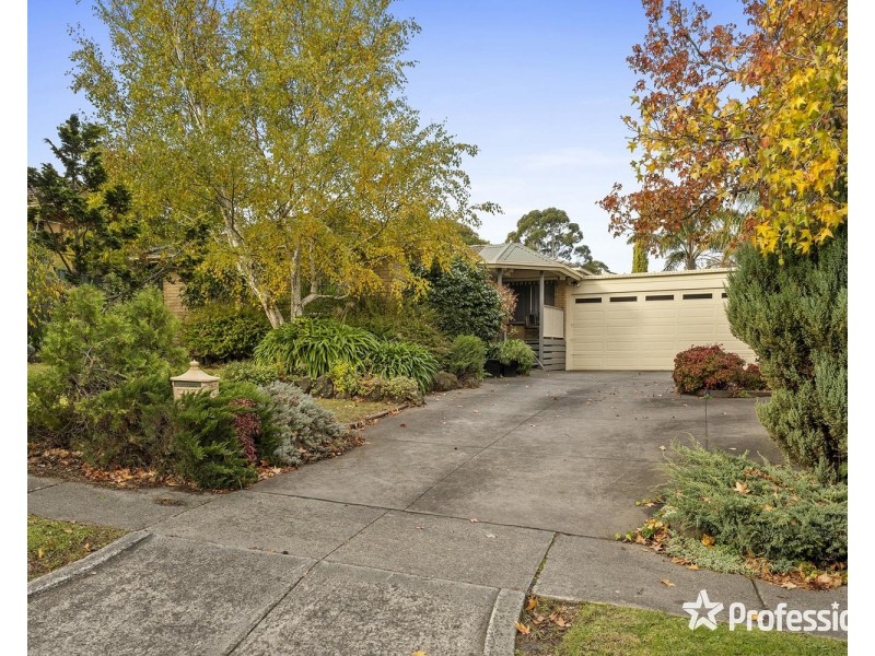 15 Greenville Street, Mooroolbark VIC 3138