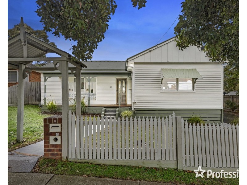 10 Charles Street, Mooroolbark VIC 3138