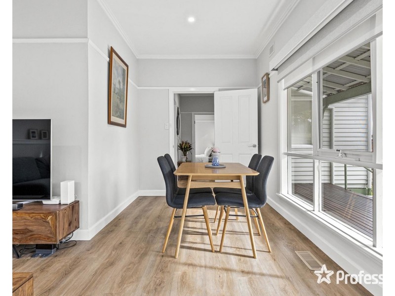 10 Charles Street, Mooroolbark VIC 3138
