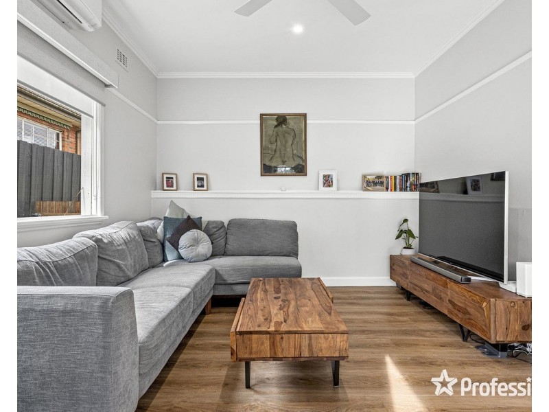 10 Charles Street, Mooroolbark VIC 3138