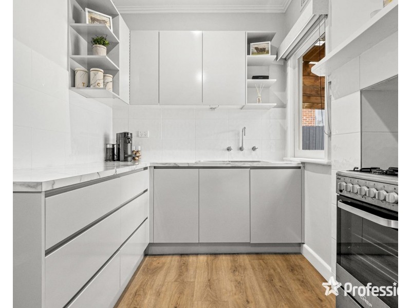 10 Charles Street, Mooroolbark VIC 3138
