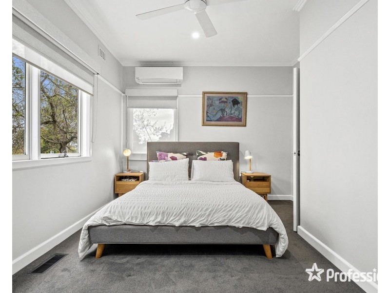 10 Charles Street, Mooroolbark VIC 3138
