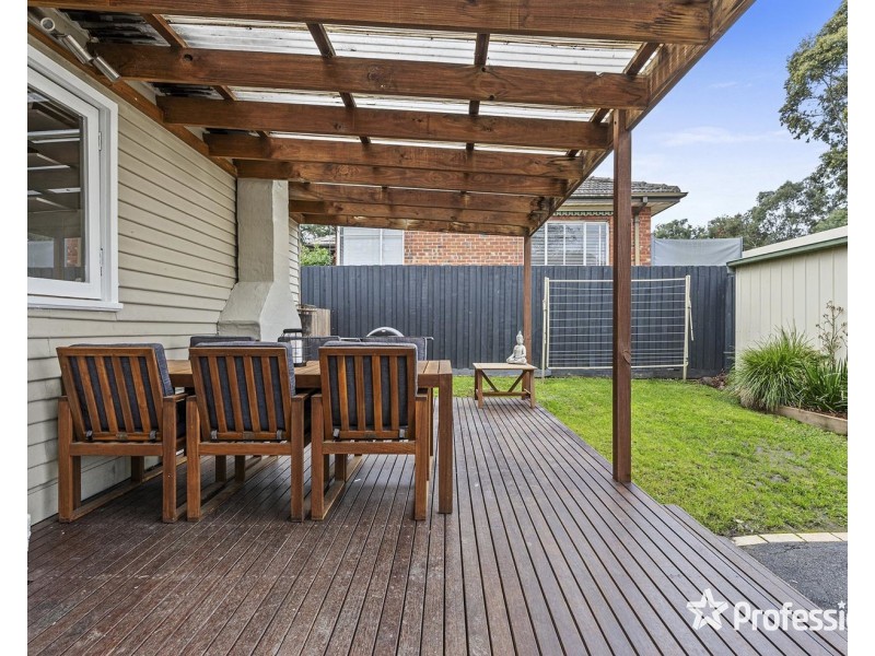 10 Charles Street, Mooroolbark VIC 3138