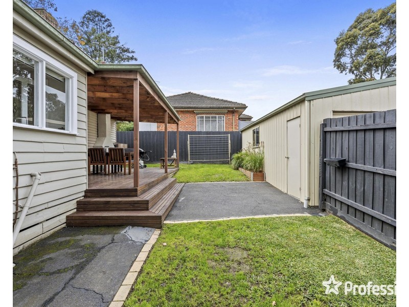 10 Charles Street, Mooroolbark VIC 3138