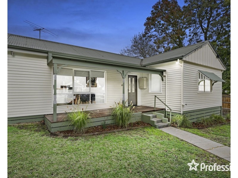 10 Charles Street, Mooroolbark VIC 3138