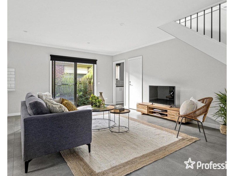 4 Brennan Close, Mooroolbark VIC 3138