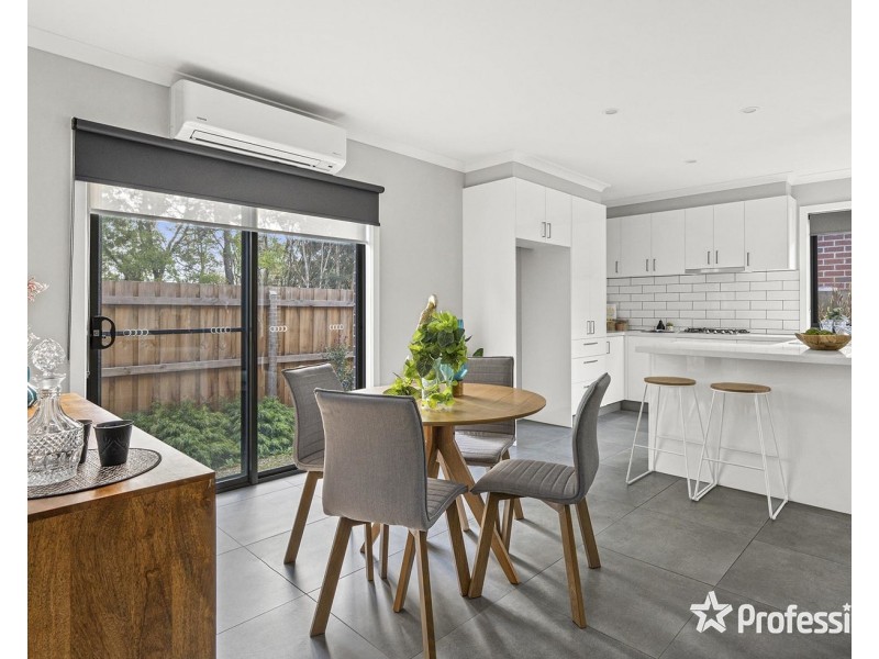 4 Brennan Close, Mooroolbark VIC 3138