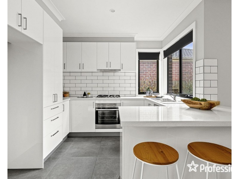 4 Brennan Close, Mooroolbark VIC 3138