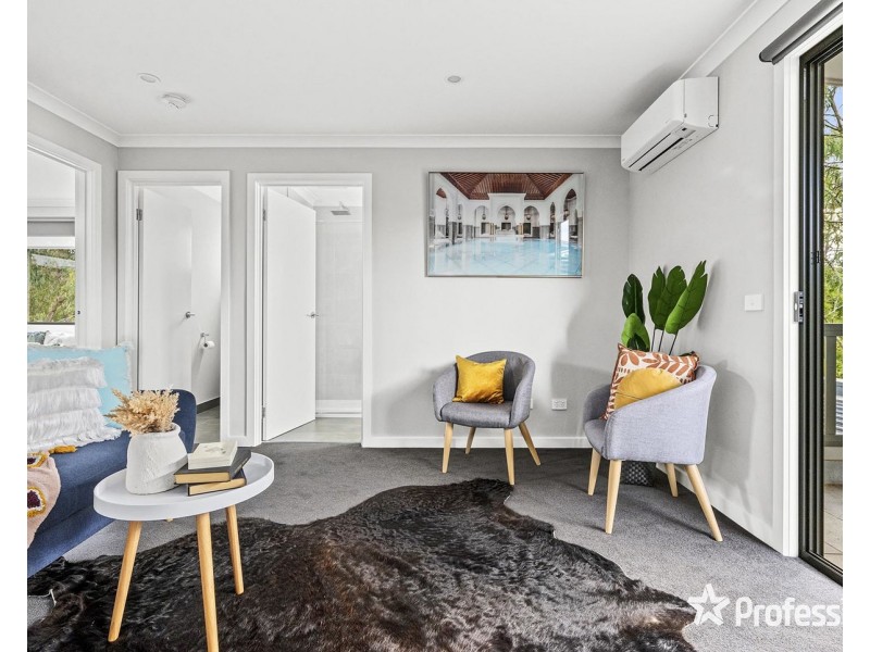 4 Brennan Close, Mooroolbark VIC 3138