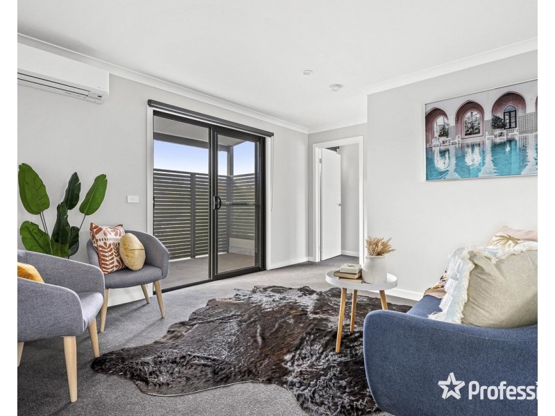 4 Brennan Close, Mooroolbark VIC 3138