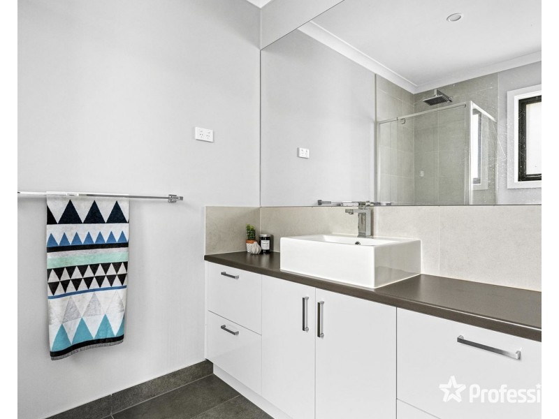 4 Brennan Close, Mooroolbark VIC 3138