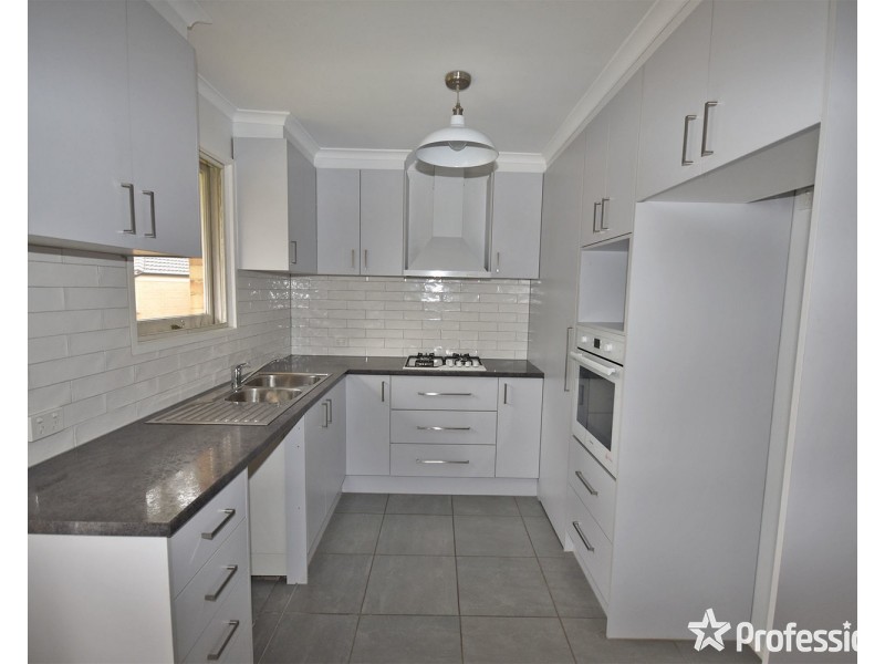 75 Dryden Concourse, Mooroolbark VIC 3138