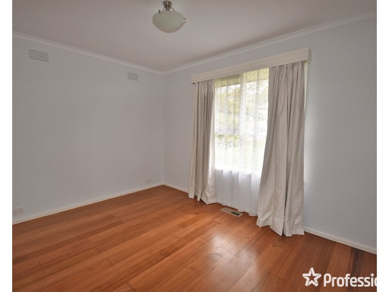 75 Dryden Concourse, Mooroolbark VIC 3138
