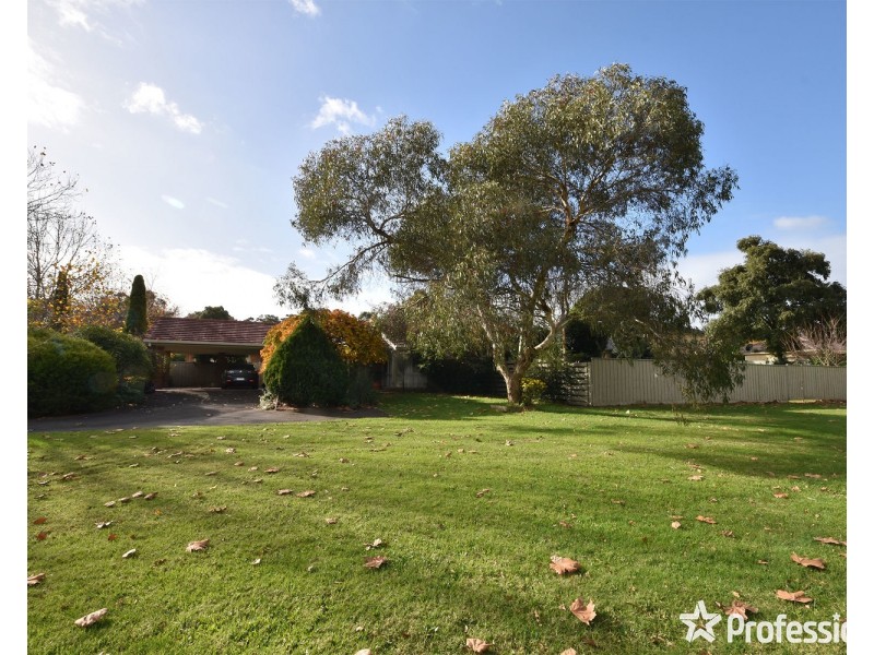 19 Summerhill Park Drive, Mooroolbark VIC 3138