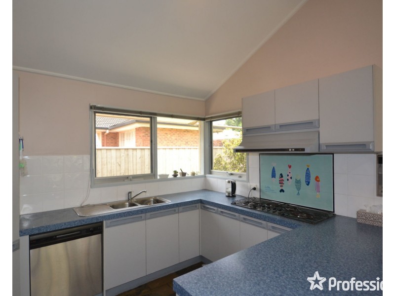 19 Summerhill Park Drive, Mooroolbark VIC 3138