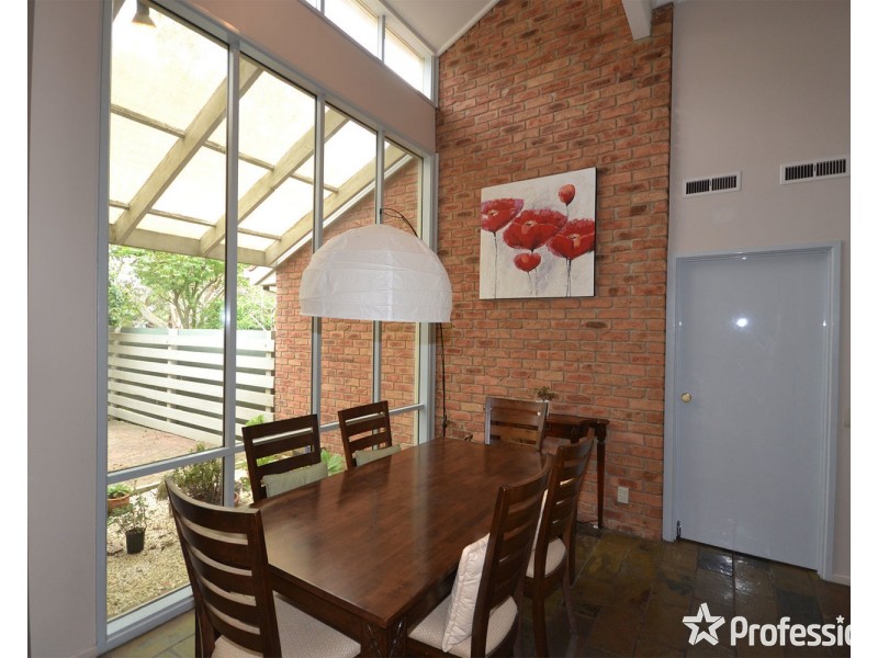 19 Summerhill Park Drive, Mooroolbark VIC 3138