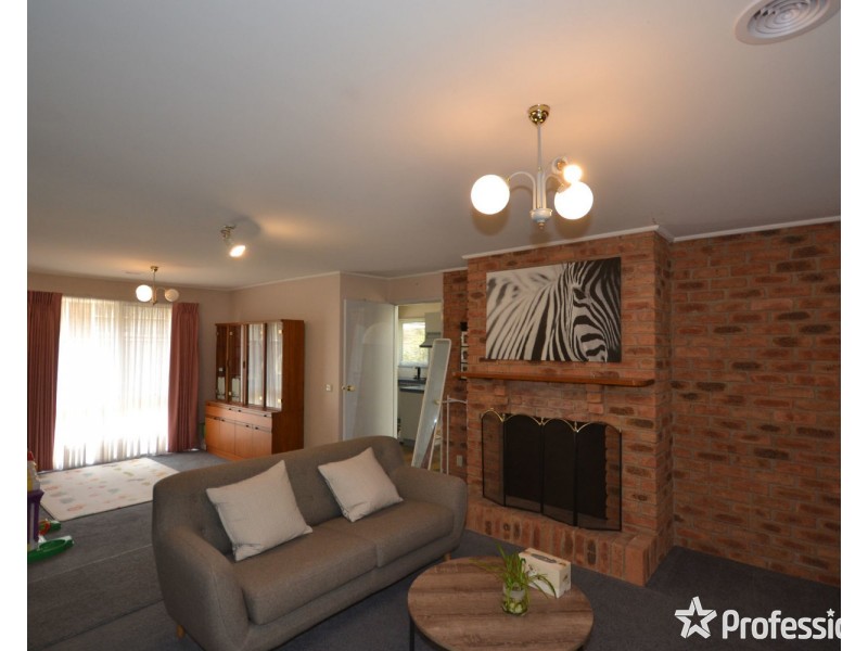 19 Summerhill Park Drive, Mooroolbark VIC 3138