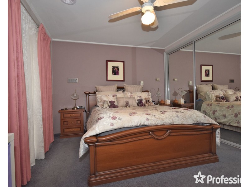 19 Summerhill Park Drive, Mooroolbark VIC 3138