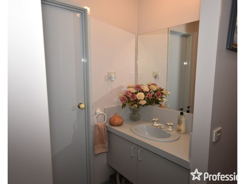 19 Summerhill Park Drive, Mooroolbark VIC 3138