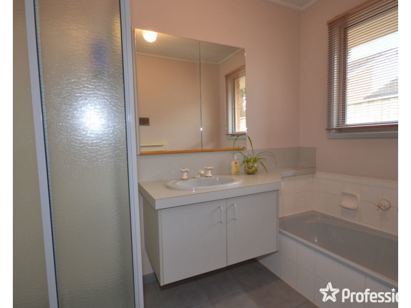 19 Summerhill Park Drive, Mooroolbark VIC 3138