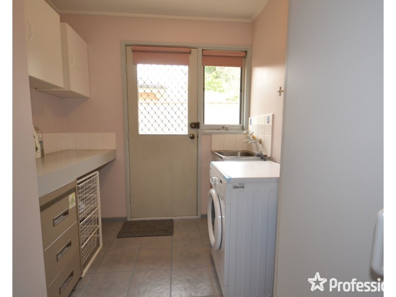 19 Summerhill Park Drive, Mooroolbark VIC 3138