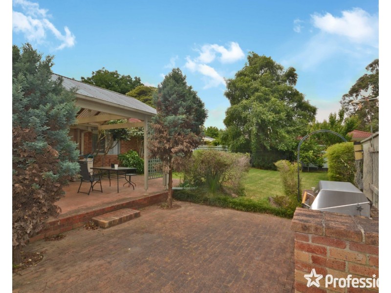 19 Summerhill Park Drive, Mooroolbark VIC 3138
