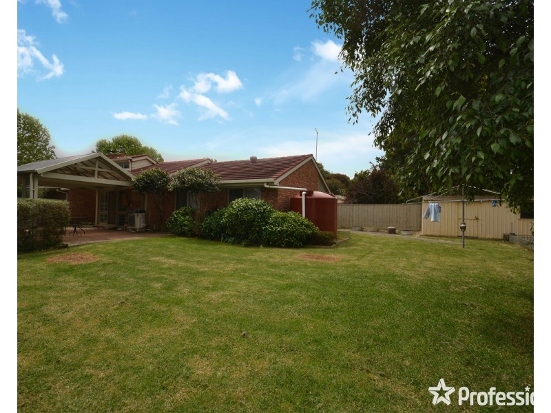 19 Summerhill Park Drive, Mooroolbark VIC 3138