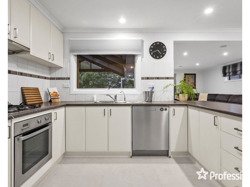 11 Kilsyth Avenue, Kilsyth VIC 3137