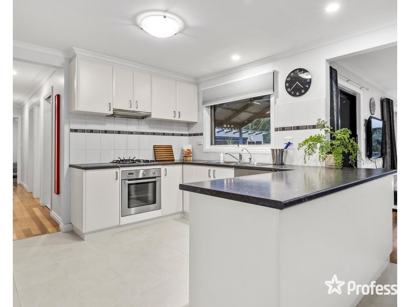 11 Kilsyth Avenue, Kilsyth VIC 3137