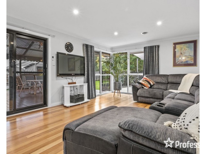 11 Kilsyth Avenue, Kilsyth VIC 3137