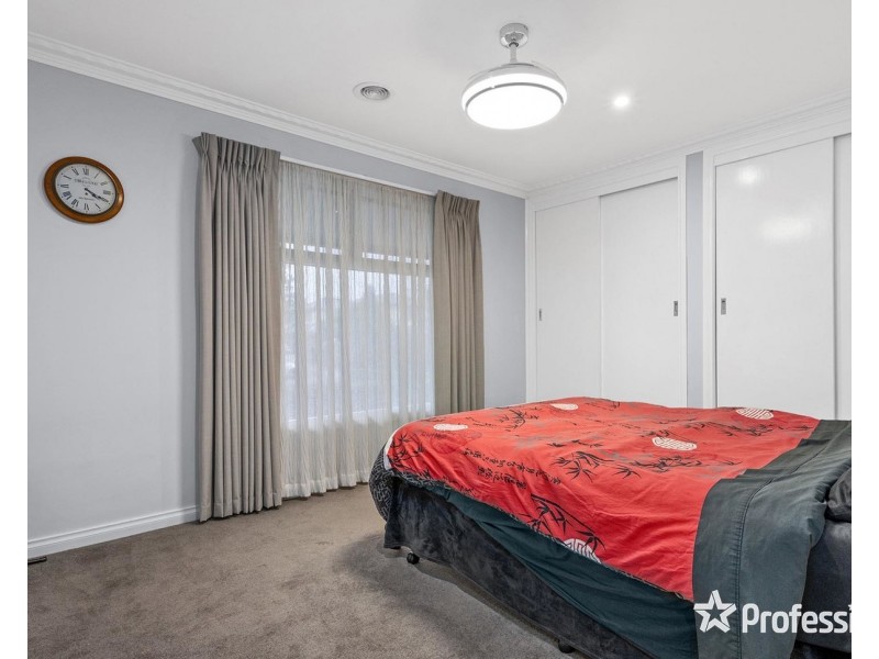 11 Kilsyth Avenue, Kilsyth VIC 3137