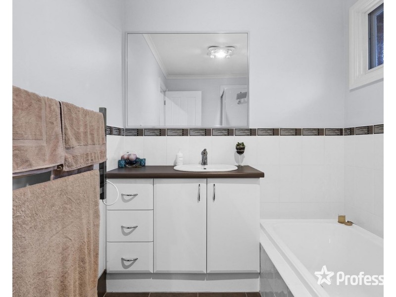 11 Kilsyth Avenue, Kilsyth VIC 3137