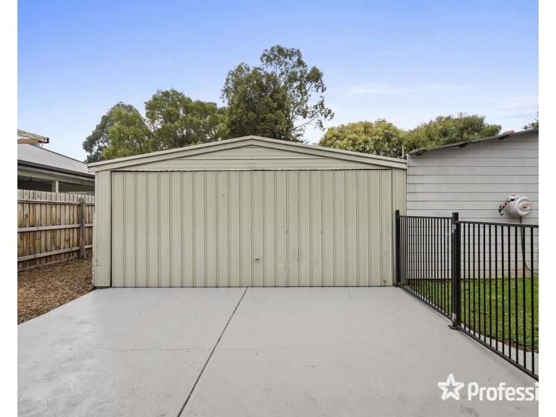 11 Kilsyth Avenue, Kilsyth VIC 3137