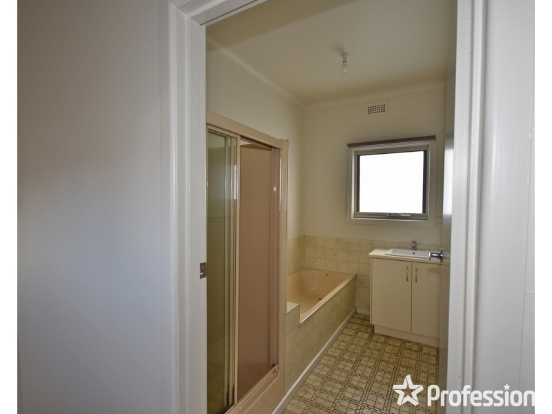 1/2 Colchester Road, Kilsyth VIC 3137