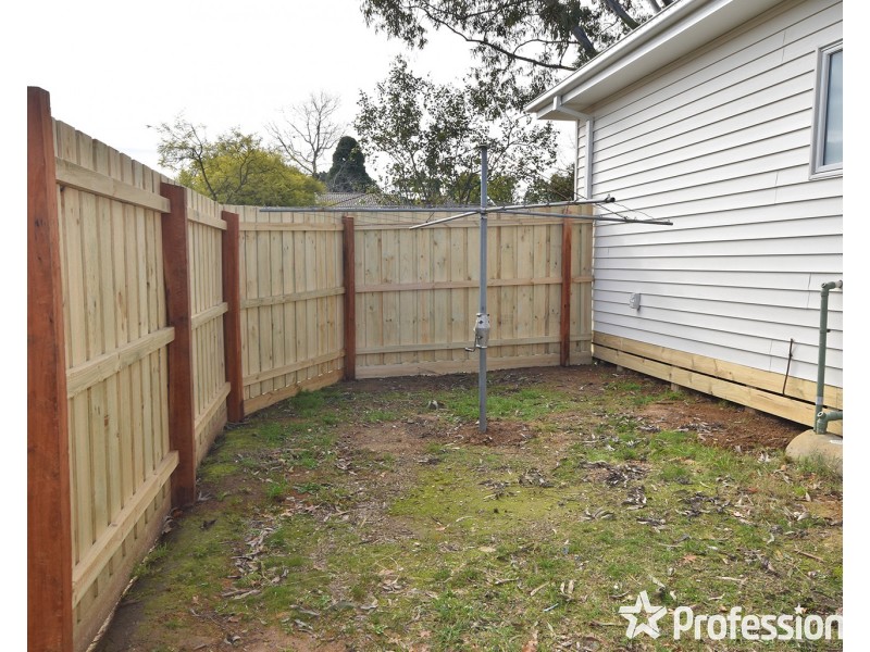 1/2 Colchester Road, Kilsyth VIC 3137