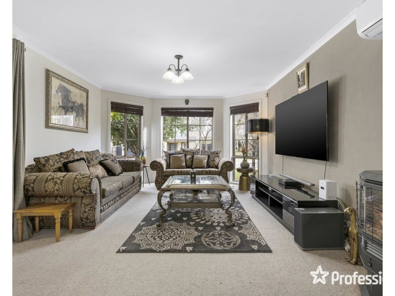 19 Blue Ridge Drive, Mooroolbark VIC 3138