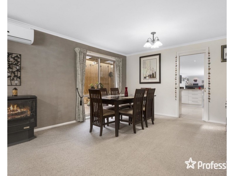 19 Blue Ridge Drive, Mooroolbark VIC 3138