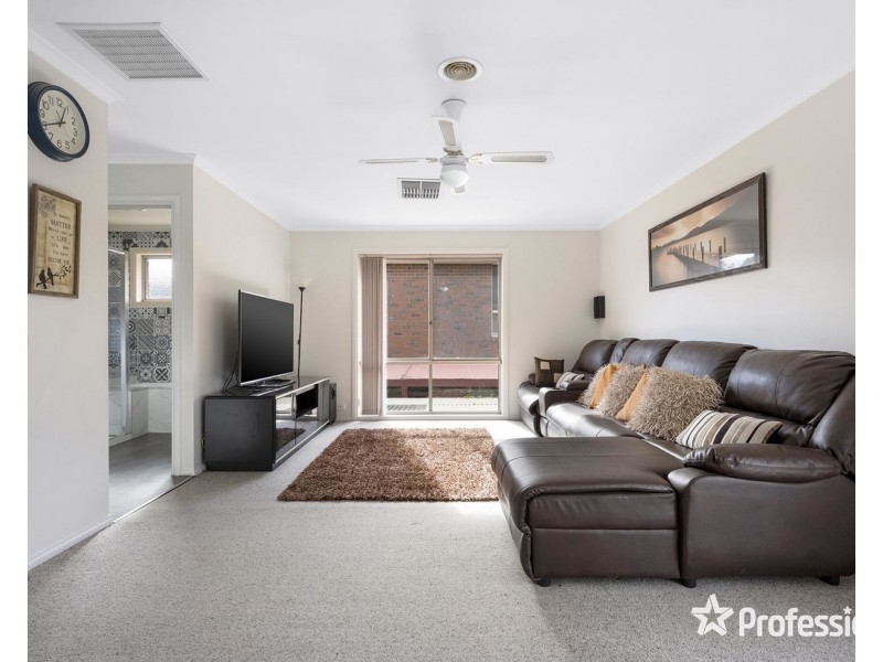 19 Blue Ridge Drive, Mooroolbark VIC 3138