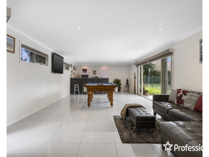 19 Blue Ridge Drive, Mooroolbark VIC 3138