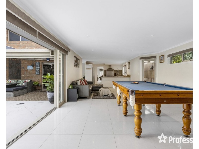 19 Blue Ridge Drive, Mooroolbark VIC 3138