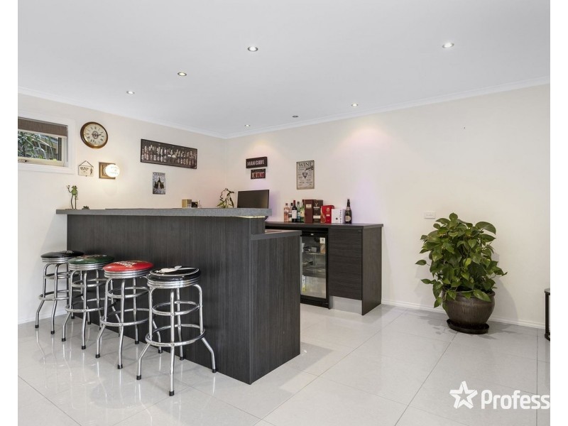 19 Blue Ridge Drive, Mooroolbark VIC 3138