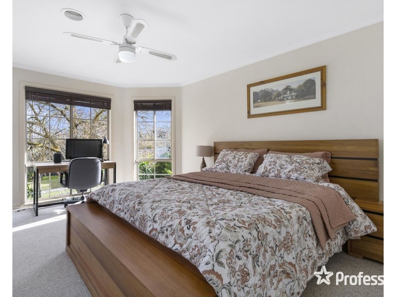 19 Blue Ridge Drive, Mooroolbark VIC 3138