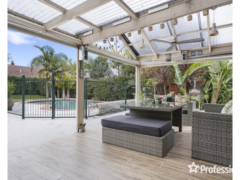 19 Blue Ridge Drive, Mooroolbark VIC 3138