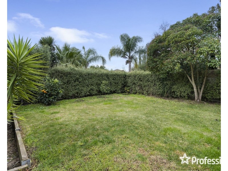 19 Blue Ridge Drive, Mooroolbark VIC 3138