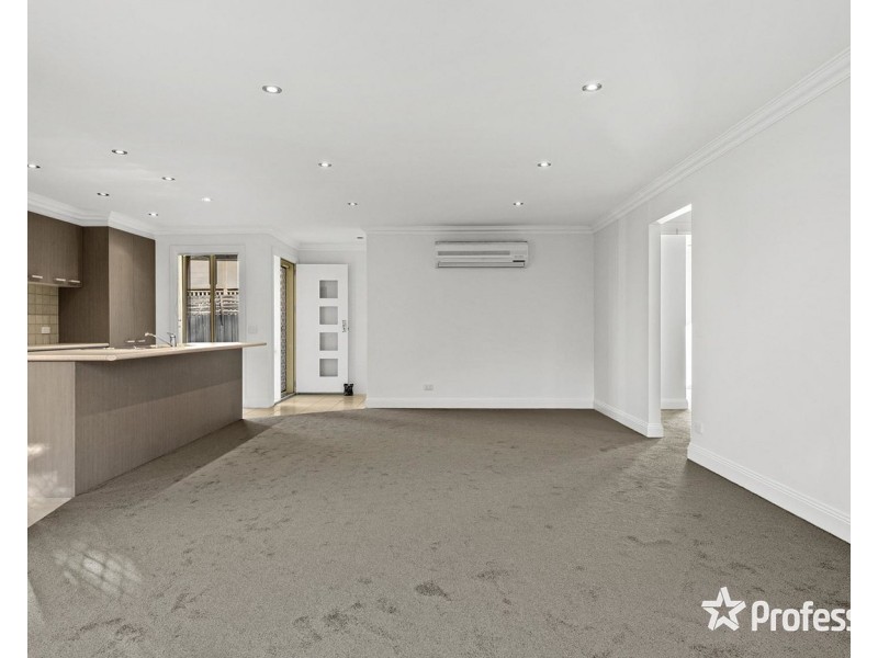 2/53 Terrigal Crescent, Kilsyth VIC 3137