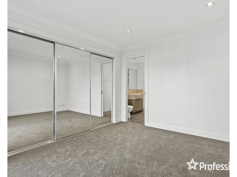 2/53 Terrigal Crescent, Kilsyth VIC 3137