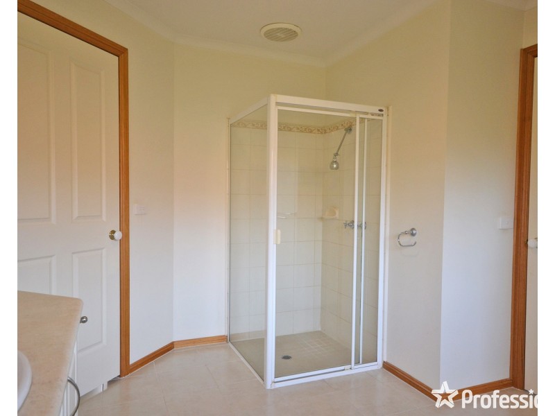 1/6 Devenish Avenue, Montrose VIC 3765