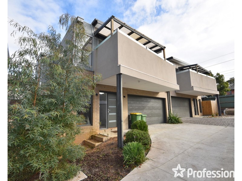 2 Floral Court, Mooroolbark VIC 3138